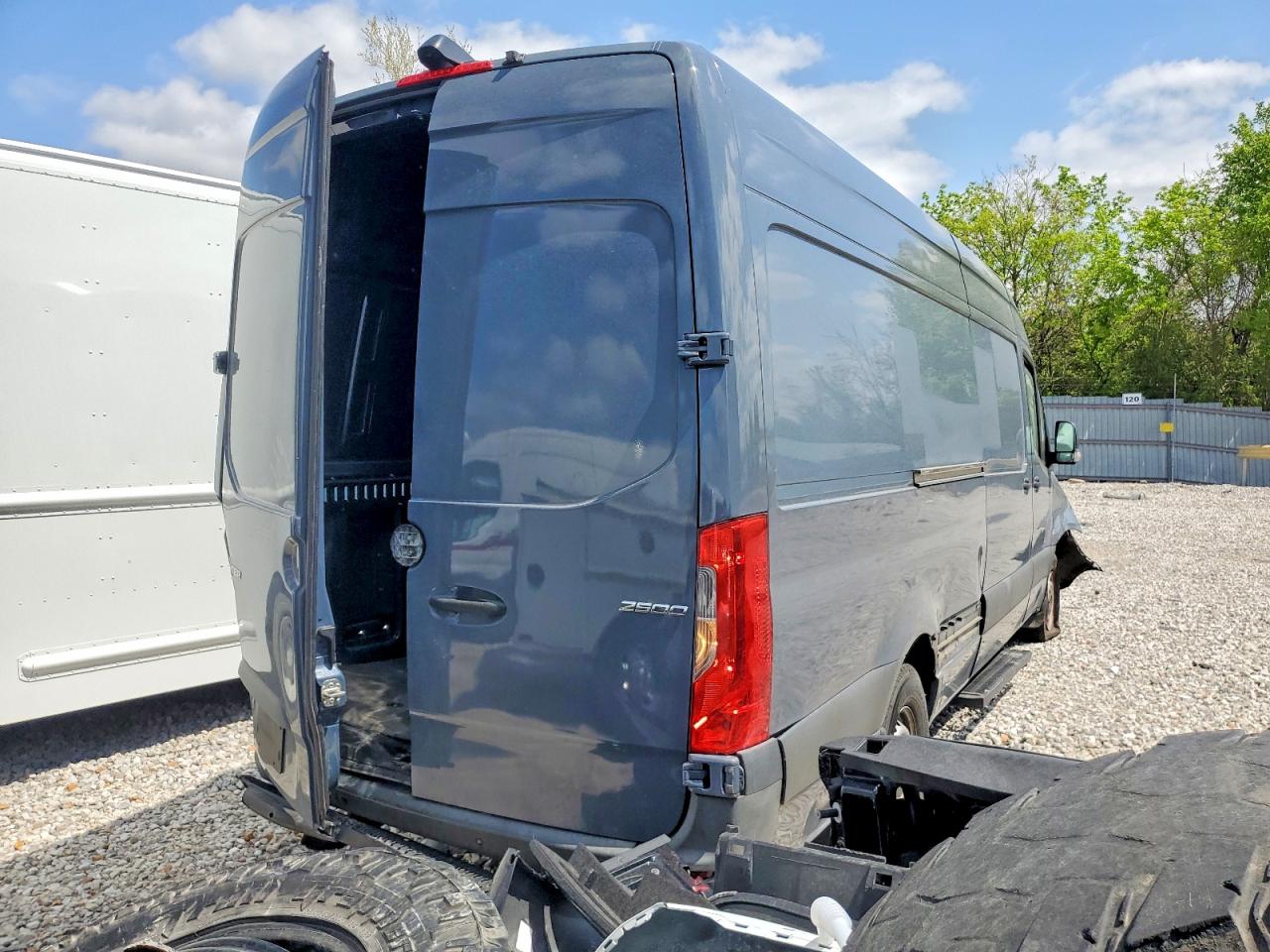 2019 Mercedes-Benz Sprinter VIN WD4PF1CD5KP140742 COPART salvage auction — All Over, MO - SALVAGE CERTIFICATE OF TITLE, sold $2,900 on 2026-07-09 (photo 4)