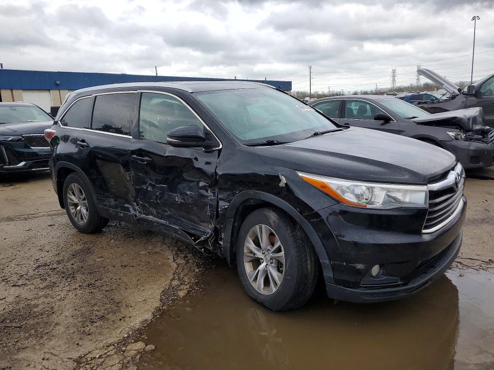 2015 Toyota Highlander VIN 5TDJKRFH7FS073839 COPART salvage auction — SIDE, Salvage Title, sold $6,200 on 2026-07-31 (photo 4)