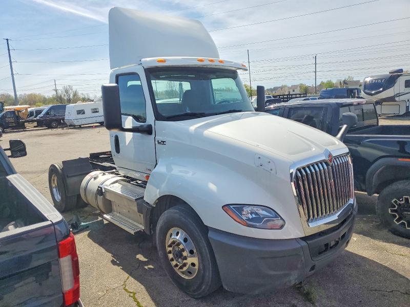 2023 International Lt VIN 3HSDYTZN0PN749366 — COPART salvage auction photo
