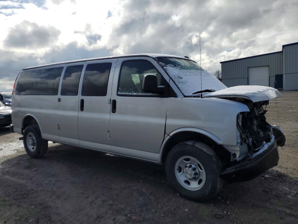 2025 Chevrolet Express VIN 1GAZGNFP1S1262331 COPART salvage auction — FRONT END, Dc - Government Salvage (P), sold $12,100 on 2026-07-27 (photo 4)