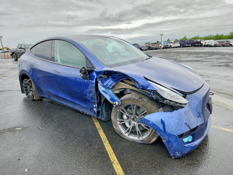 2025 Tesla Model y VIN 7SAYGDEE4SF275808 COPART salvage auction — UNDERCARRIAGE, Ca - Salvage Certificate, sold $11,200 on 2026-07-02 (photo 4)