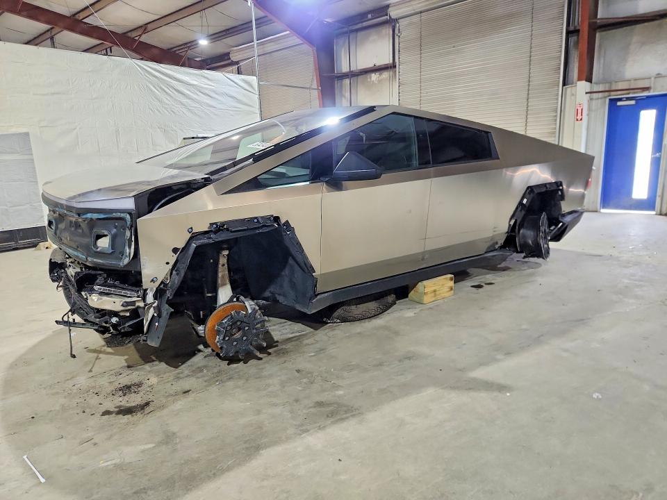 2026 Tesla Cybertruck VIN 7G2CEHED0TA090176 COPART salvage auction — Front End, MA - CERT OF TITLE-SALVAGE, sold $32,750 on 2026-06-19 (photo 1)