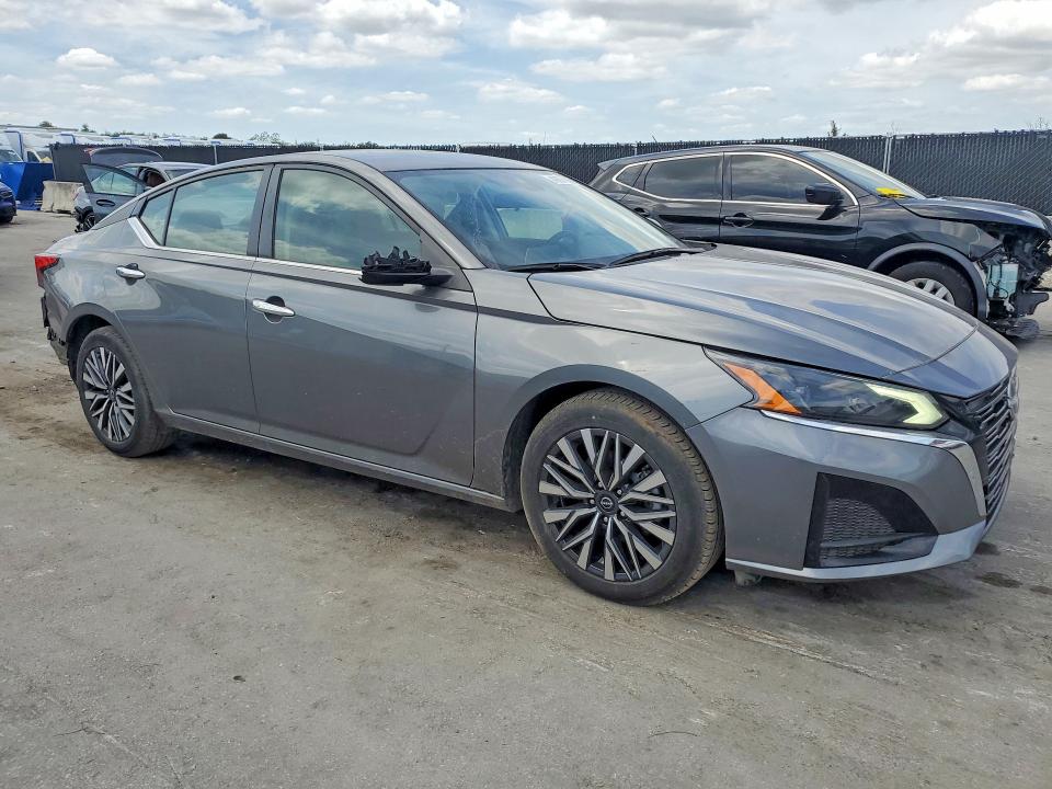 2023 Nissan Altima VIN 1N4BL4DV4PN366804 COPART salvage auction — REAR END, TN - SALVAGE CERTIFICATE, sold $7,500 on 2026-07-30 (photo 4)