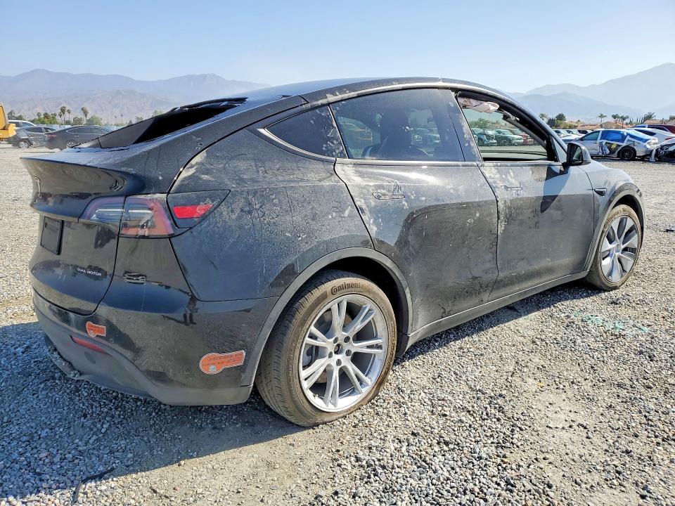 2020 Tesla Model y VIN 5YJYGDEE1LF029961 COPART salvage auction — SIDE, Salvage Title, sold $4,800 on 2026-07-15 (photo 3)