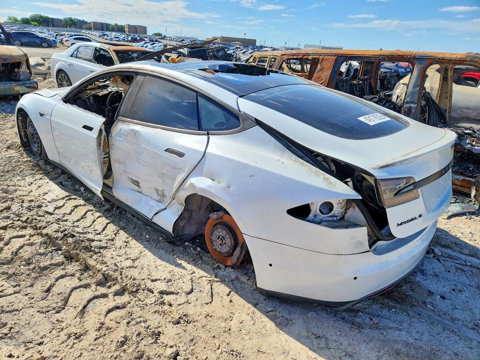 2015 Tesla Model s VIN 5YJSA1S22FF082785 COPART salvage auction — Burn Engine, IN - CERTIFICATE OF TITLE, sold $200 on 2026-07-27 (photo 2)