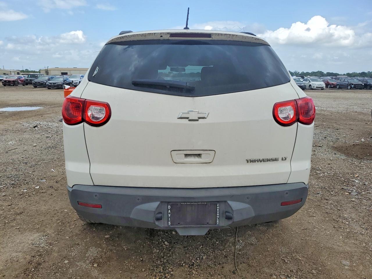 2012 Chevrolet Traverse VIN 1GNKRGED2CJ216750 COPART salvage auction — Front End, TX - SALVAGE VEHICLE TITLE, sold $725 on 2026-07-02 (photo 6)