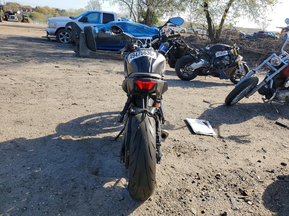 2025 Yamaha Mtn690 VIN JYARM48E6SA000953 COPART salvage auction — SIDE, Md - Cert Of Salvage > 75% Damage, sold $4,000 on 2026-07-16 (photo 4)
