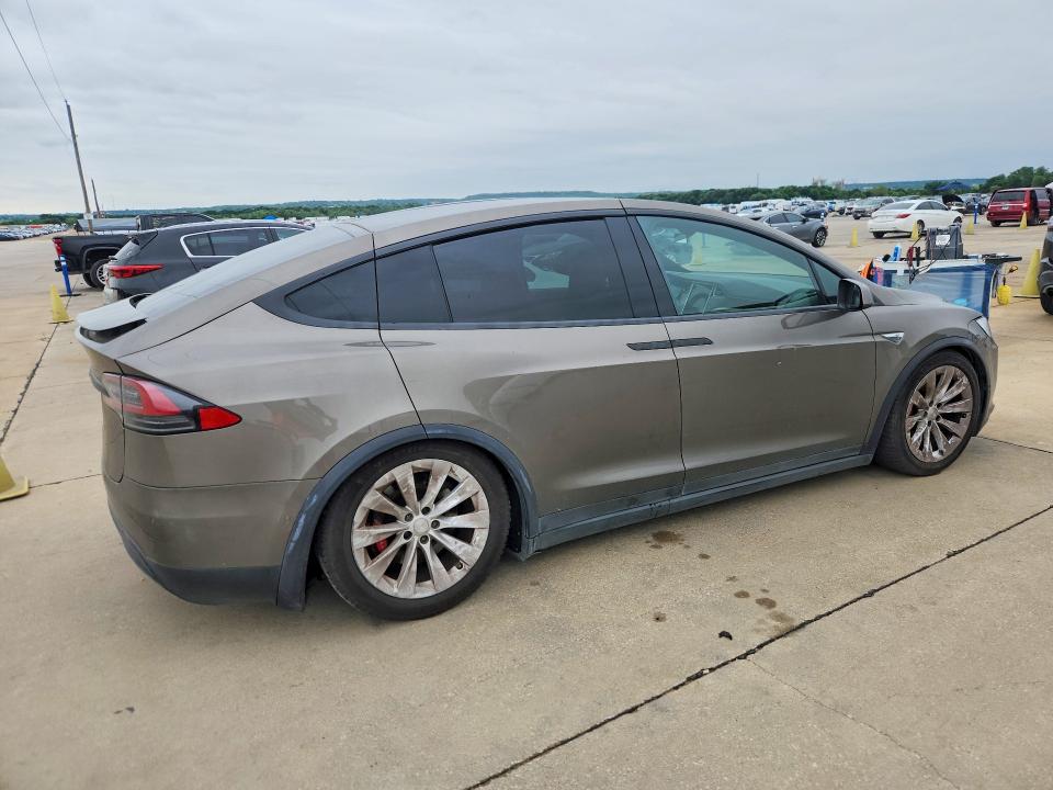 2016 Tesla Model x VIN 5YJXCAE47GFS00618 COPART salvage auction — NORMAL WEAR, Tx - Certificate Of Title, sold $8,800 on 2026-07-02 (photo 3)