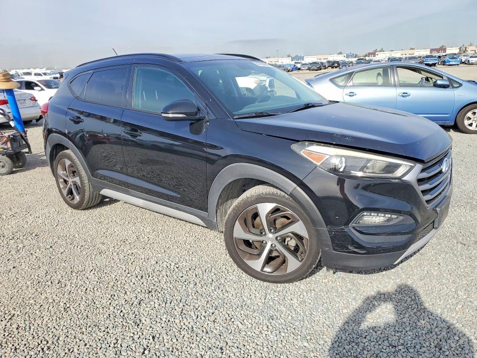 2017 Hyundai Tucson VIN KM8J33A27HU570428 COPART salvage auction — MINOR DENT/SCRATCHES, Ca - Dis/Dlr/Exp Only Clean Title, sold $2,150 on 2026-07-02 (photo 4)