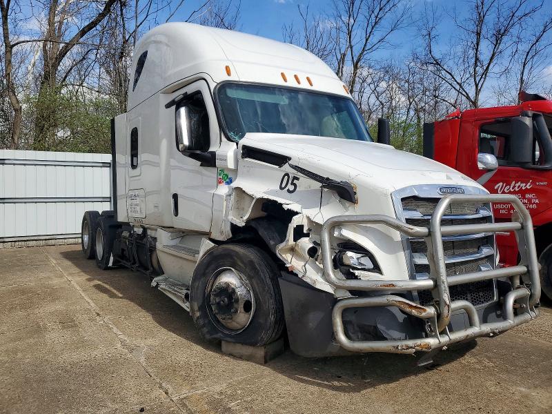 2018 Freightliner Cascadia 126 VIN 3AKJHHDR7JSJT5476 — COPART salvage auction photo