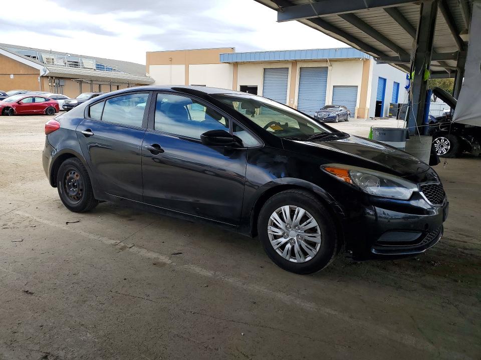 2016 Kia Forte VIN KNAFK4A62G5612144 COPART salvage auction — MINOR DENT/SCRATCHES, Ca - Dis/Dlr/Exp Only Clean Title, sold $725 on 2026-07-02 (photo 4)