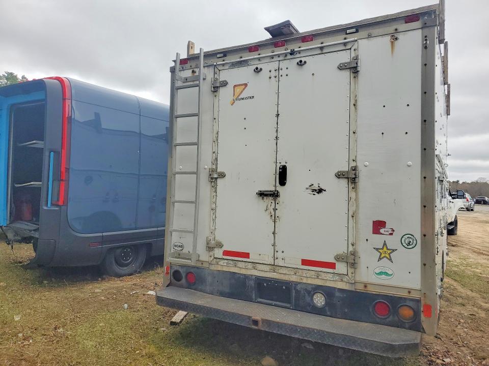 2004 Gmc Savana VIN 1GDJG31U241199552 COPART salvage auction — SIDE, RI - SALVAGE CERTIFICATE OF TITLE, sold $100 on 2026-07-09 (photo 6)
