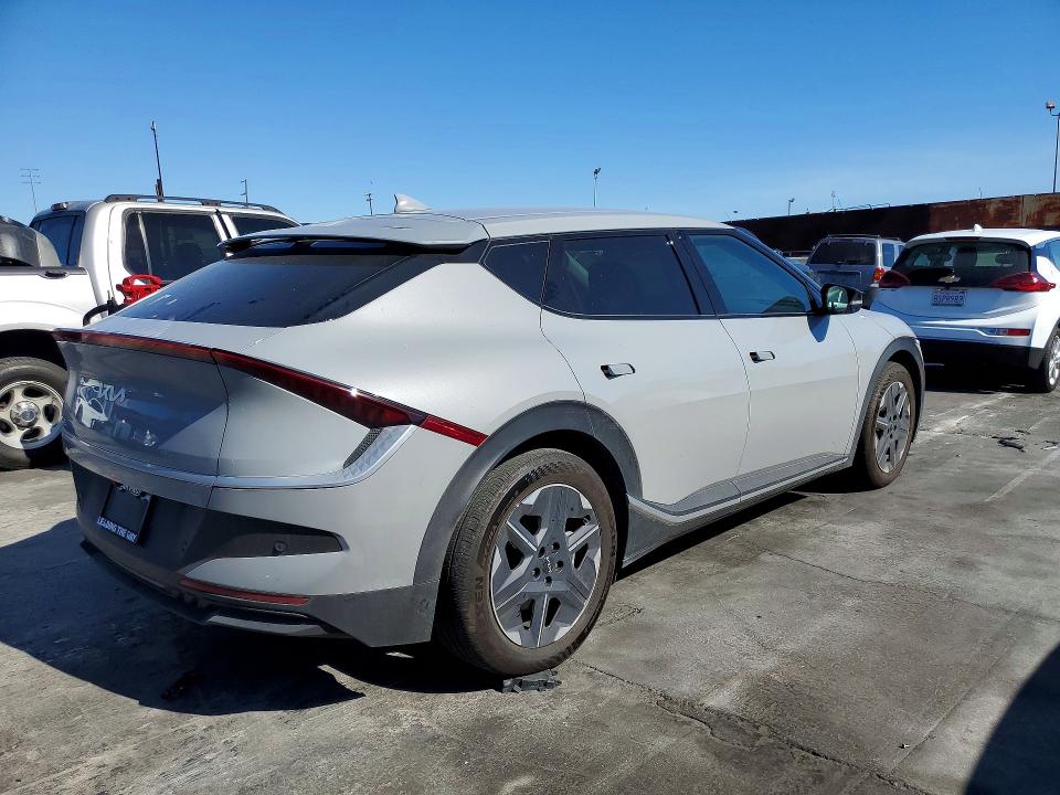 2025 Kia Ev6 VIN 5XYC3DJC1SG011302 COPART salvage auction — SIDE, CA, sold $18,600 on 2026-08-14 (photo 3)