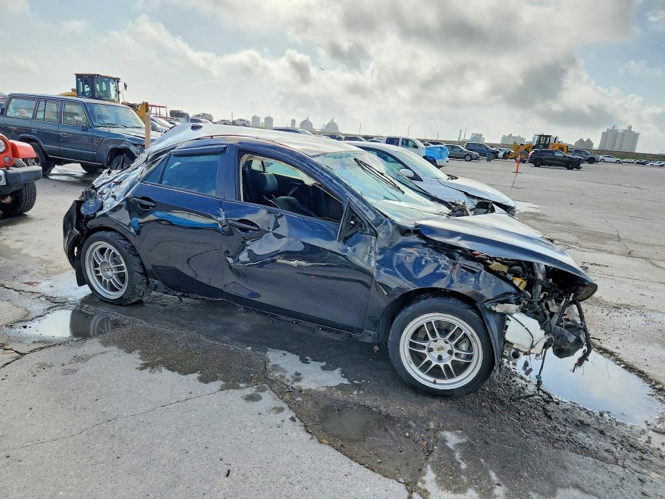 2012 Mazda 3 VIN JM1BL1L47C1590474 COPART salvage auction — ROLLOVER, LA - CERT OF TITLE-SALVAGE, sold $175 on 2026-07-22 (photo 4)