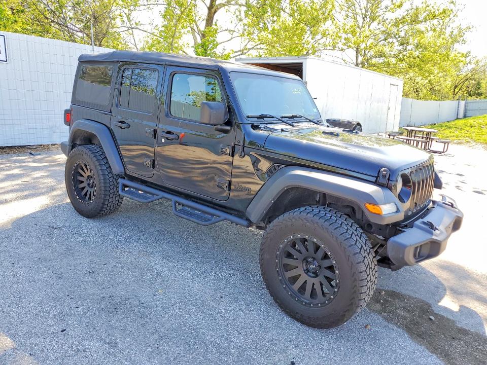 2022 Jeep Wrangler unlimited VIN 1C4HJXDG2NW180358 COPART salvage auction — MINOR DENT/SCRATCHES, MO - CERTIFICATE OF TITLE, sold $9,600 on 2026-07-09 (photo 4)