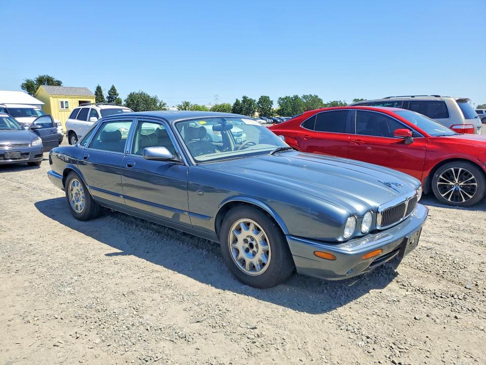 1998 Jaguar Xj series VIN SAJHX1247WC841374 COPART salvage auction — NORMAL WEAR, Ca - Dis/Dlr/Exp Only Clean Title, sold $525 on 2026-07-09 (photo 4)