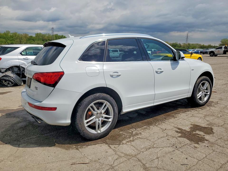 2014 Audi Q5 VIN WA1DGAFP8EA054715 COPART salvage auction — VANDALISM, Il - Salvage Certificate, sold $2,500 on 2026-07-29 (photo 3)