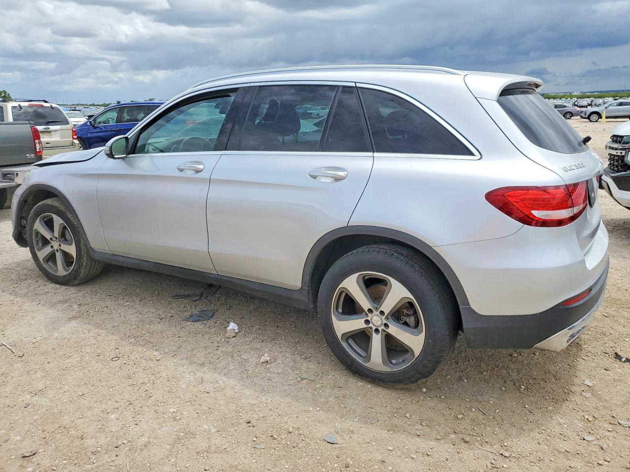 2016 Mercedes-Benz GLC-Class VIN WDC0G4JB1GF106154 COPART salvage auction — Minor Dent/Scratches, TX - CERTIFICATE OF TITLE, sold $4,550 on 2026-07-08 (photo 2)