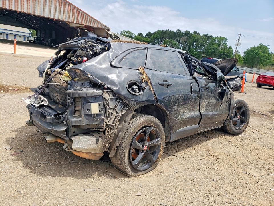 2018 Jaguar F-pace VIN SADCK2FX4JA272882 COPART salvage auction — ROLLOVER, Id - Salvage Certificate Of Title, sold $900 on 2026-07-14 (photo 3)
