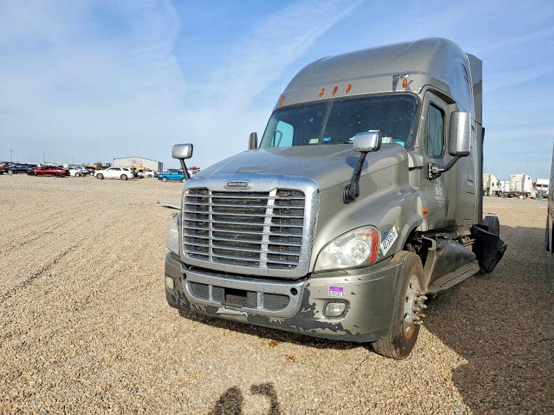 2020 Freightliner Cascadia VIN 3ALXGF008LDLG8158 COPART salvage auction — FRAME DAMAGE, MN - CERT OF TITLE-SALVAGE, sold $6,100 on 2026-09-03 (photo 2)