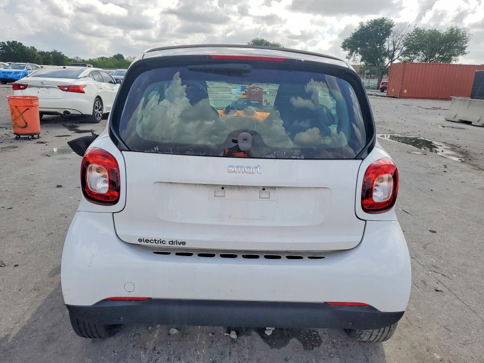 2017 Smart Fortwo VIN WMEFJ9BA1HK229984 COPART salvage auction — SIDE, Fl - Certificate Of Title, sold $3,450 on 2026-08-04 (photo 6)
