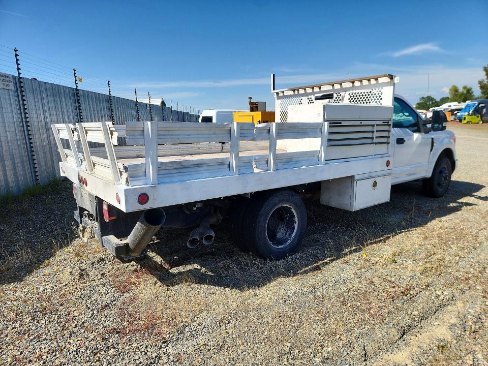 2017 Ford F-350 super duty VIN 1FDRF3GT5HEB62028 COPART salvage auction — MINOR DENT/SCRATCHES, NV - DIS/DLR/EXP ONLY CLEAN TITLE (P), sold $6,600 on 2026-07-09 (photo 3)