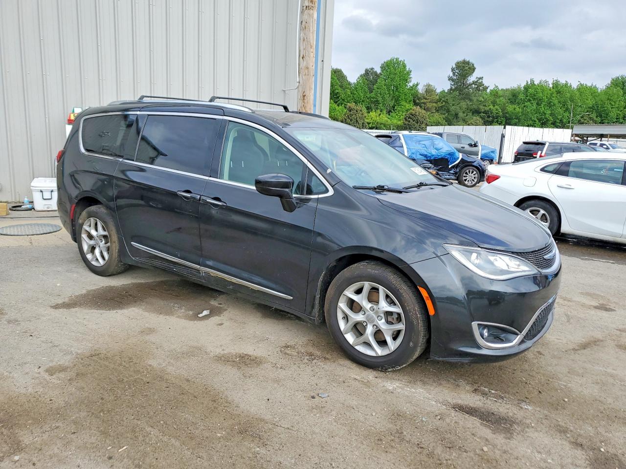 2018 Chrysler Pacifica VIN 2C4RC1EG7JR115261 COPART salvage auction — Rear End, TN - SALVAGE CERTIFICATE, sold $2,900 on 2026-06-23 (photo 4)