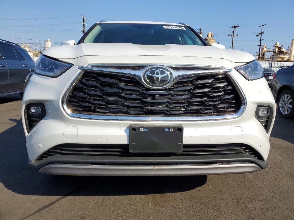 2026 Toyota Highlander VIN 5TDEBRCHXTS700146 COPART salvage auction — REAR END, Salvage Title, sold $33,250 on 2026-07-15 (photo 5)