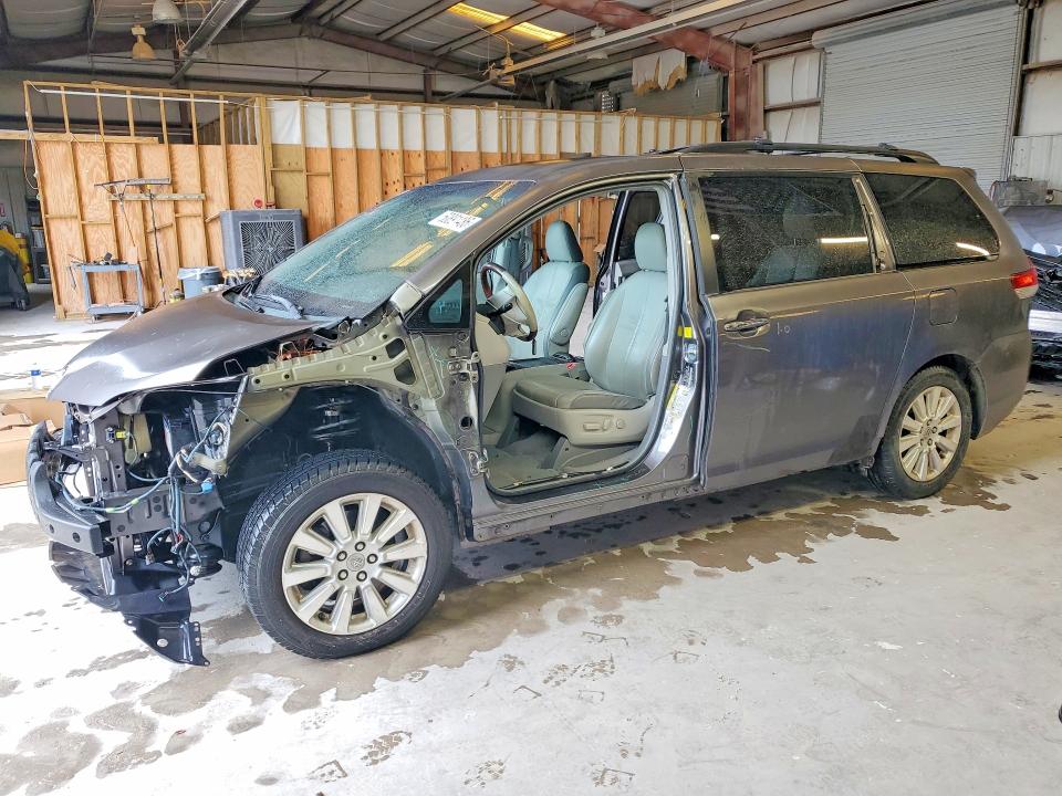 2011 Toyota Sienna VIN 5TDYK3DC5BS067518 — COPART salvage auction photo