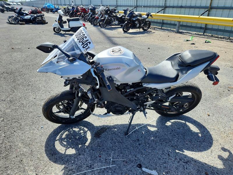 2025 Kawasaki Zx VIN ML5EXGG17SDA47351 COPART salvage auction — FRONT END, La - Cert Of Title-Salvage, sold $70 on 2026-07-23 (photo 3)