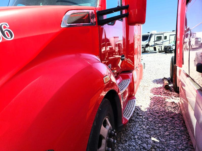 2020 Kenworth T680 VIN 1XKYDP9X9LJ290791 COPART salvage auction — MINOR DENT/SCRATCHES, NE - CERT OF TITLE-REBUILT SALVAGE, sold $23,600 on 2026-07-14 (photo 9)