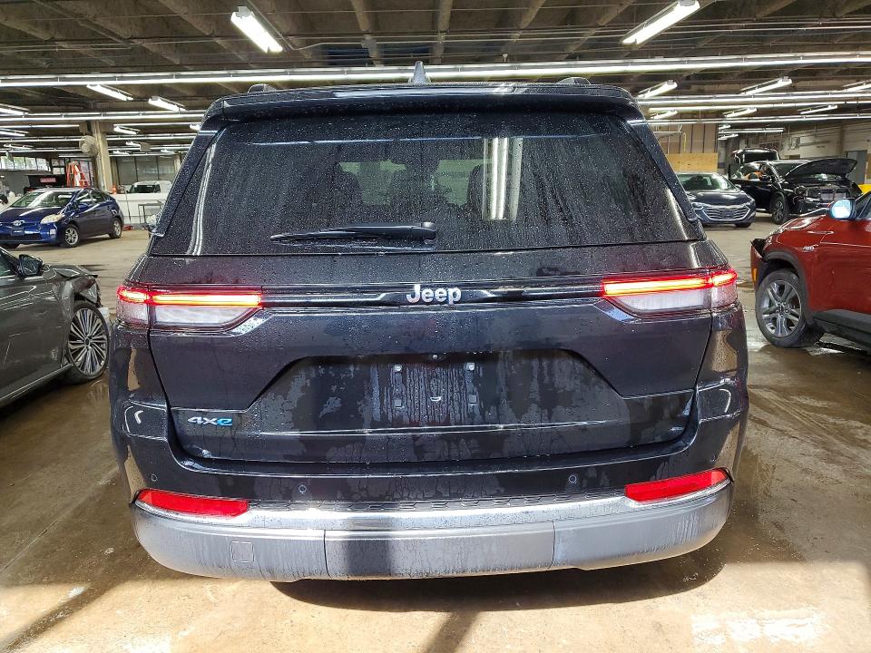 2022 Jeep Grand cherokee VIN 1C4RJYB61N8758538 COPART salvage auction — MINOR DENT/SCRATCHES, MO - CERTIFICATE OF TITLE, sold $14,300 on 2026-07-09 (photo 6)