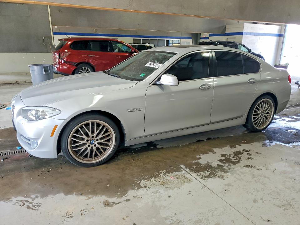2013 BMW 5er VIN WBAXH5C55DD108413 — COPART salvage auction photo