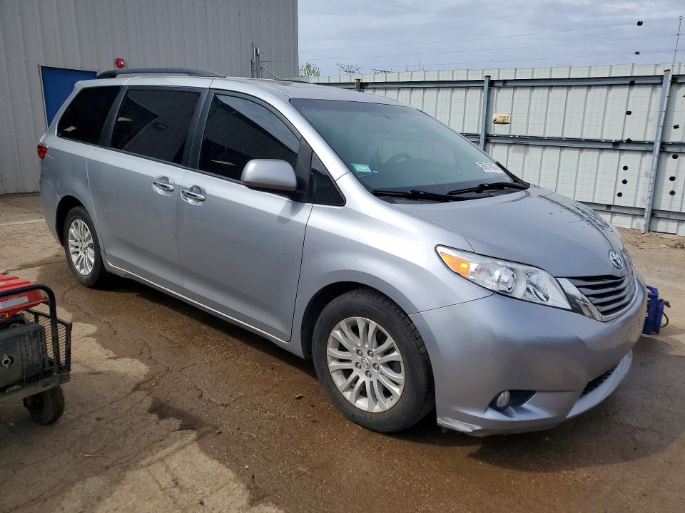 2017 Toyota Sienna VIN 5TDYZ3DC2HS791588 COPART salvage auction — SIDE, Il - Salvage Certificate, sold $4,950 on 2026-07-09 (photo 4)
