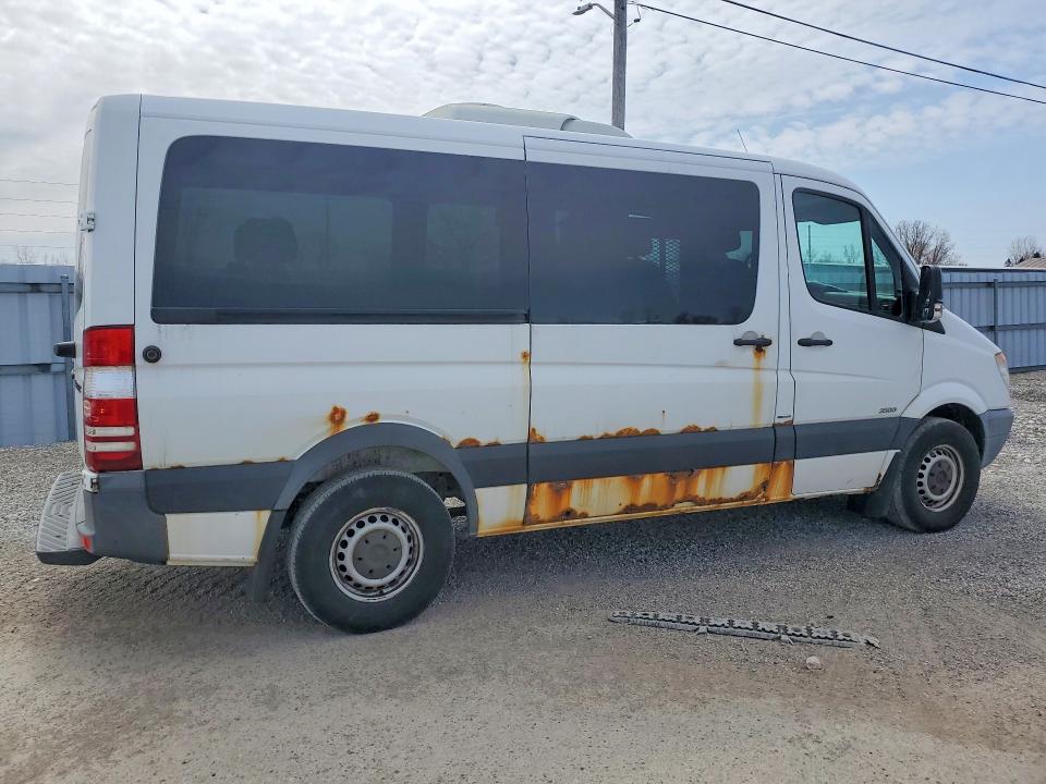 2011 Mercedes-benz Sprinter 2500 VIN WDZBE7CC8B5533647 COPART salvage auction — MINOR DENT/SCRATCHES, ON - PERMIT NO BRAND - UNFIT, sold $2,000 on 2026-07-15 (photo 3)