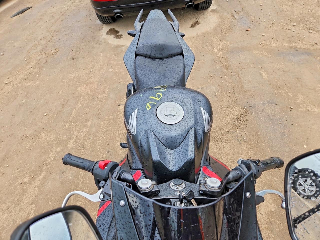 2018 Honda CBR300 VIN MLHNC5106J5400817 COPART salvage auction — Side, IL - SALVAGE CERTIFICATE, sold $500 on 2026-07-02 (photo 5)