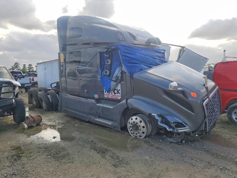 2023 Volvo Vnl VIN 4V4NC9EH9PN608424 COPART salvage auction — ALL OVER, Tx - Nonrepairable Title, sold $12,200 on 2026-07-16 (photo 1)