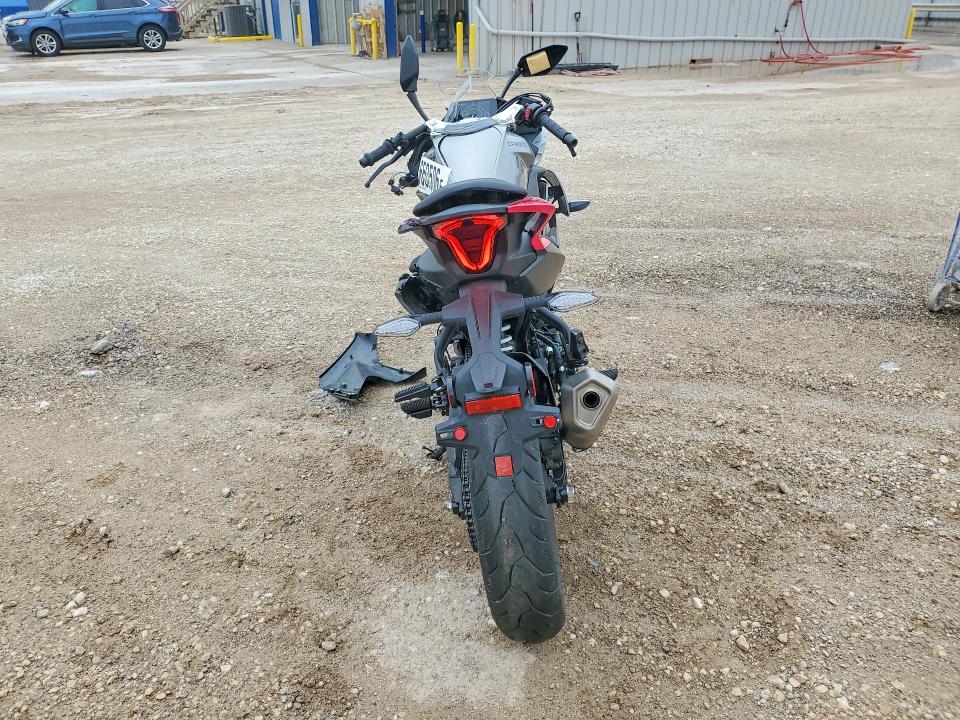 2025 Cf moto 300ss VIN LCEPDPL75S6002329 COPART salvage auction — FRONT END, TX - SALVAGE VEHICLE TITLE, sold $275 on 2026-07-02 (photo 4)