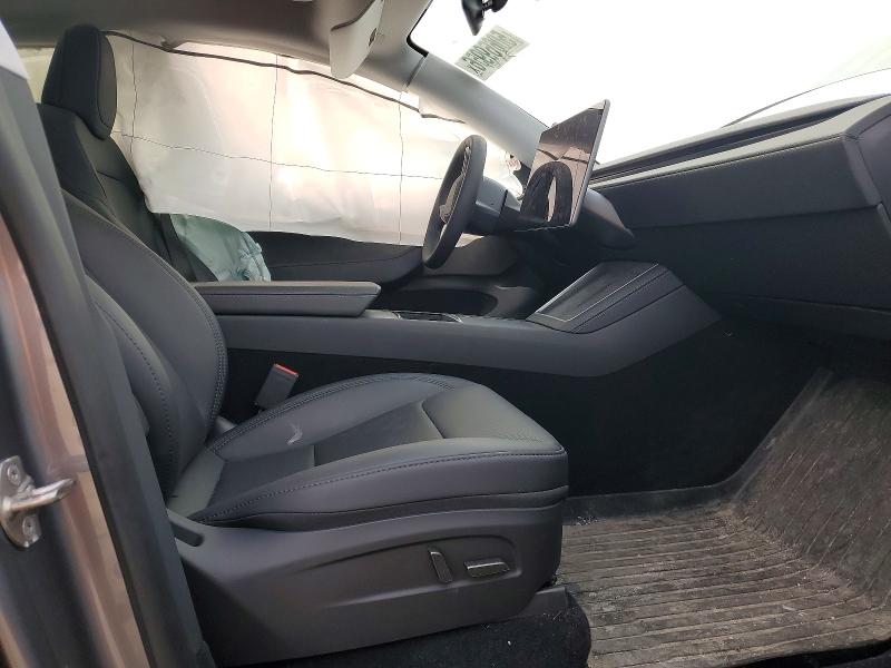 2026 Tesla Model y VIN 7SAYGDEE2TF425111 COPART salvage auction — SIDE, MI - CERT OF TITLE-SALVAGE VEHICLE, sold $19,200 on 2026-07-07 (photo 7)
