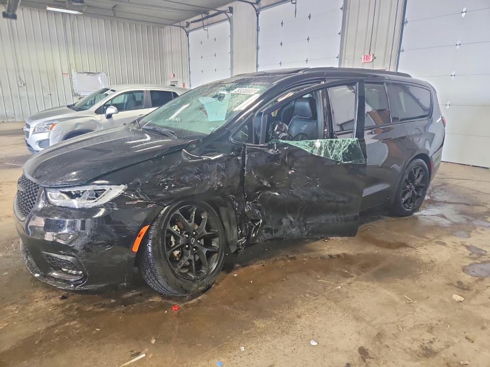 2025 Chrysler Pacifica VIN 2C4RC1GG7SR537884 COPART salvage auction — FRONT END, Ct - Clean Title, sold $11,000 on 2026-08-19 (photo 1)
