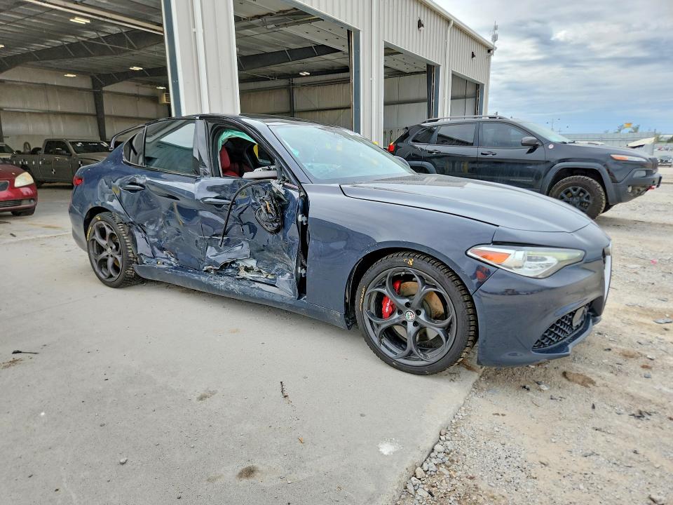 2019 Alfa romeo Giulia VIN ZARFANBN2K7600421 COPART salvage auction — SIDE, Id - Salvage Certificate Of Title, sold $3,700 on 2026-08-11 (photo 4)