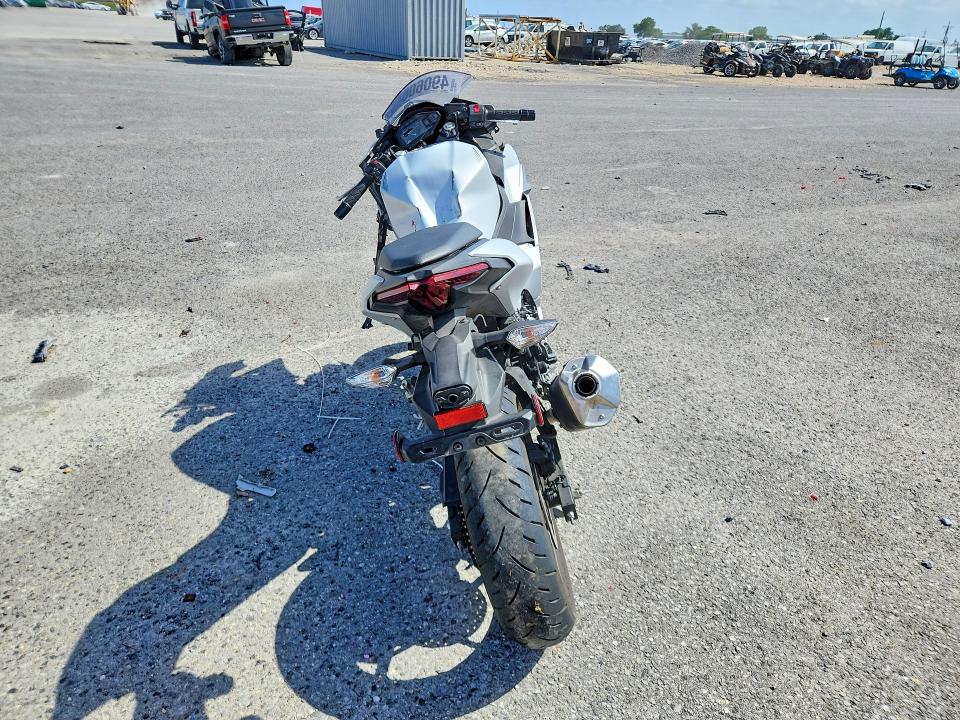 2025 Kawasaki Zx VIN ML5EXGG17SDA47351 COPART salvage auction — FRONT END, La - Cert Of Title-Salvage, sold $70 on 2026-07-23 (photo 4)