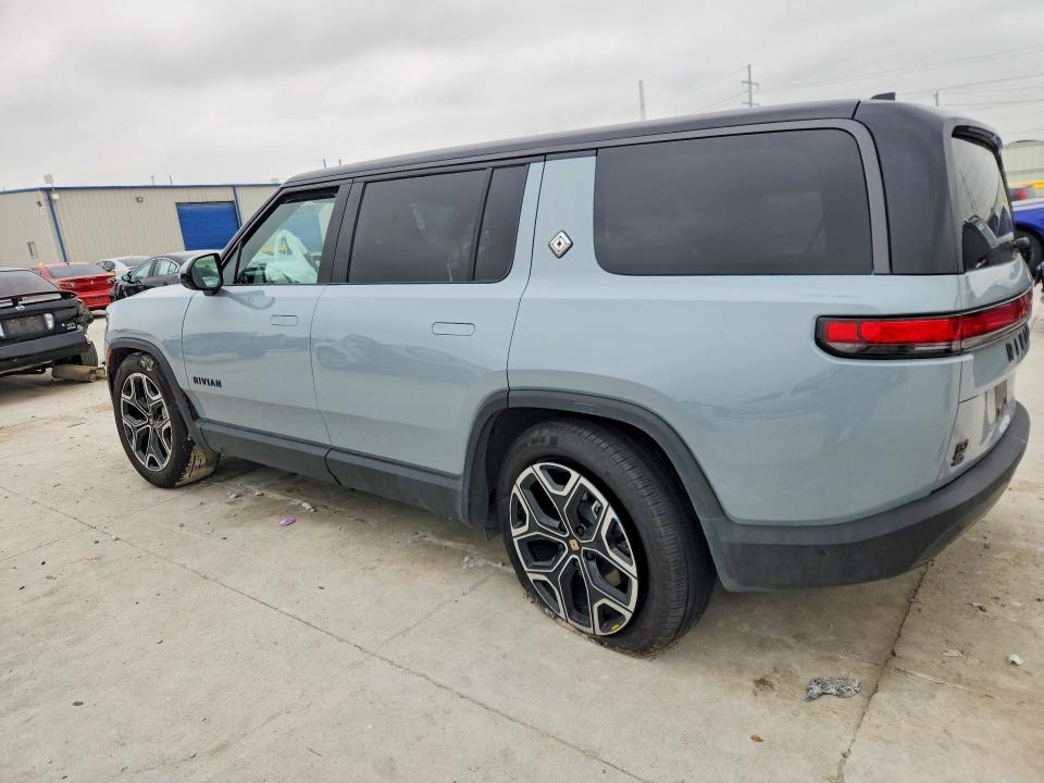 2026 Rivian R1s VIN 7PDSGFBA6TN082331 COPART salvage auction — FRONT END, TX - SALVAGE VEHICLE TITLE, sold $10,000 on 2026-07-31 (photo 2)