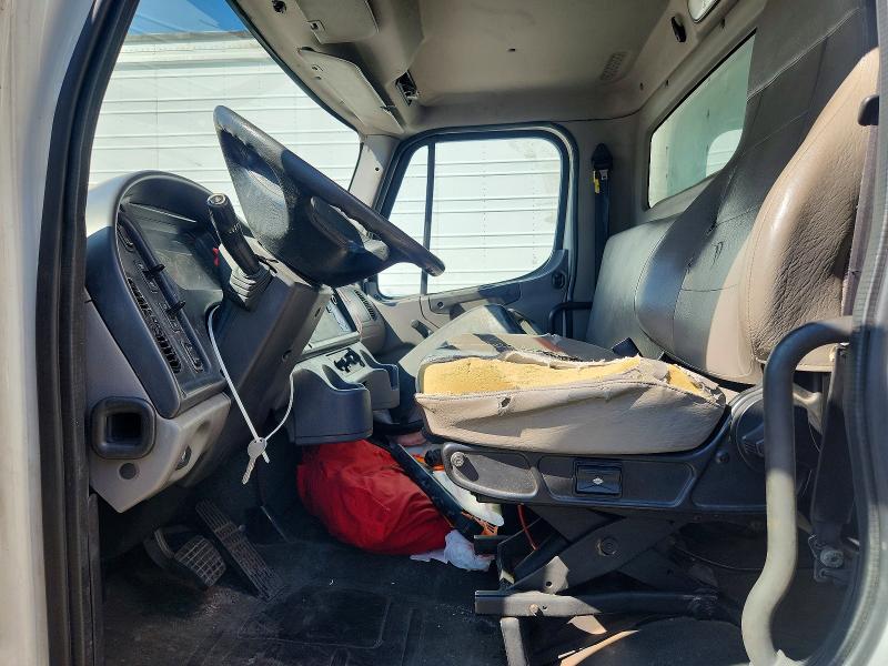 2017 Freightliner M2 VIN 1FVACWDT9HHHV9169 COPART salvage auction — SIDE, IN - CERT OF TITLE-SALVAGE TITLE, sold $4,100 on 2026-08-19 (photo 7)