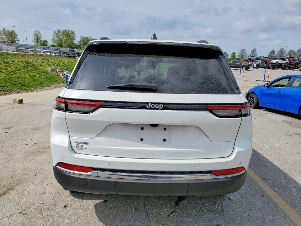 2024 Jeep Grand cherokee VIN 1C4RJYB61RC114556 COPART salvage auction — MINOR DENT/SCRATCHES, IL - CERTIFICATE OF TITLE, sold $19,200 on 2026-07-09 (photo 6)