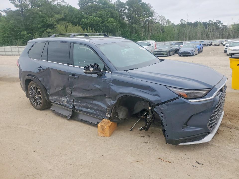 2026 Toyota VIN 5TDADAB55TS034637 COPART salvage auction — SIDE, Sc - Cert Of Title-Salvage, sold $28,500 on 2026-07-27 (photo 4)