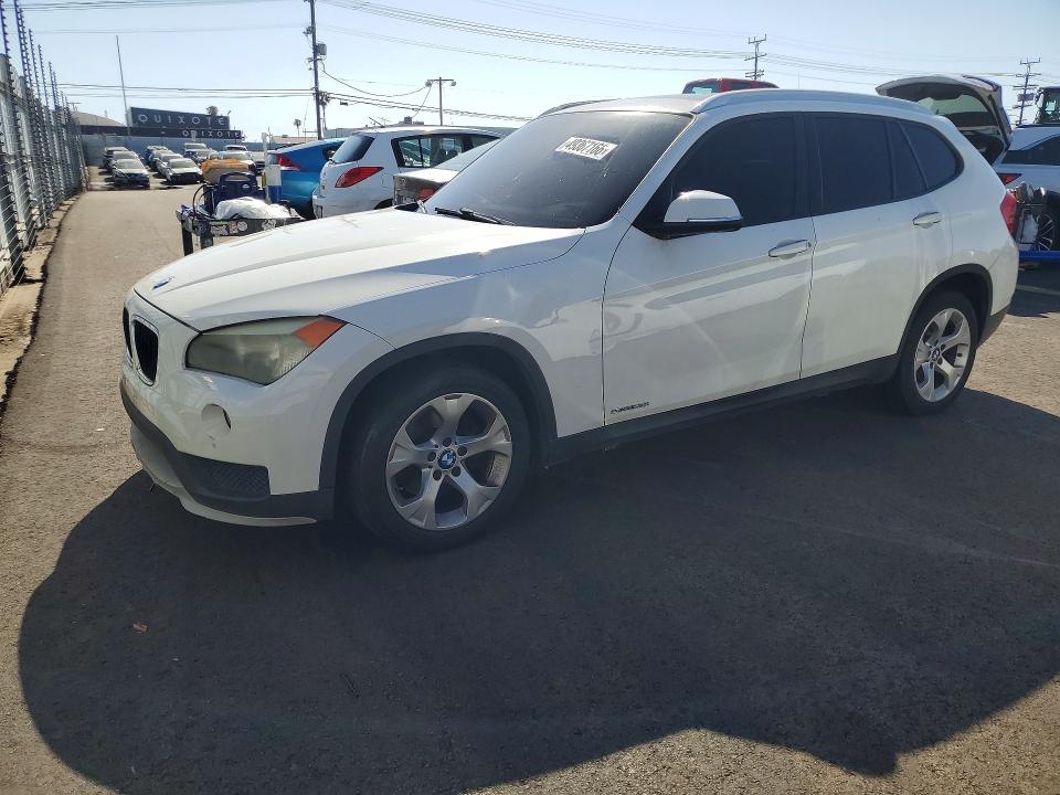 2015 BMW X1 VIN WBAVM1C54FVW56833 COPART salvage auction — MINOR DENT/SCRATCHES, Ca - Dis/Dlr/Exp Only Clean Title, sold $1,150 on 2026-07-08 (photo 1)