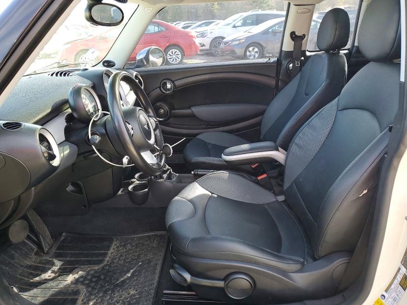 2010 Mini Cooper clubman VIN WMWML3C52ATX38171 COPART salvage auction — NORMAL WEAR, MA - CERTIFICATE OF TITLE, sold $800 on 2026-08-13 (photo 7)