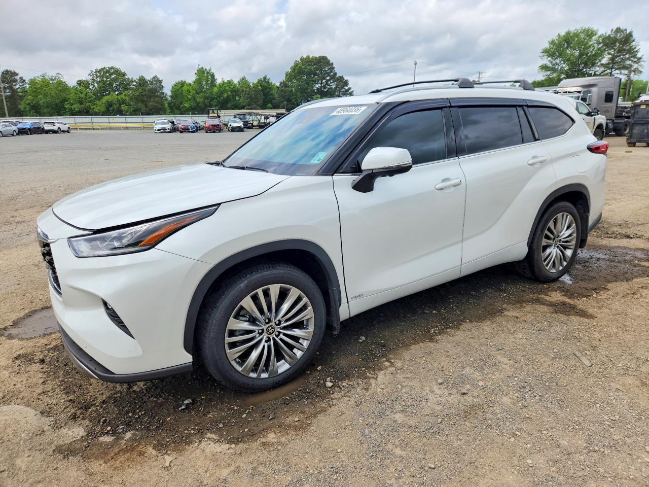 2023 Toyota Highlander Hybrid VIN 5TDEBRCH2PS111789 — COPART salvage auction photo
