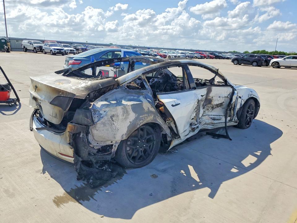2021 Tesla Model 3 VIN 5YJ3E1EB9MF927150 COPART salvage auction — BURN, Tx - Nonrepairable Title, sold $325 on 2026-07-06 (photo 3)